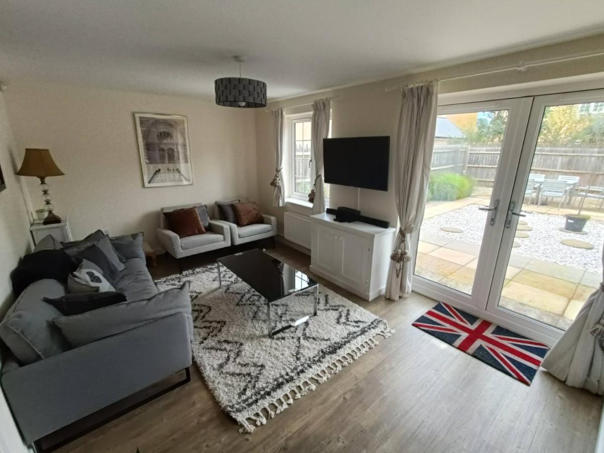 3 Bedroom Townhouse Near Bicester Village Exterior foto